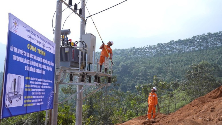 Thần tốc đưa điện lưới quốc gia về thôn Làng Nủ