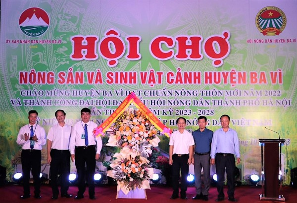 Khai mạc Hội chợ Nông sản và trưng bày SVC huyện Ba Vì Hà Nội