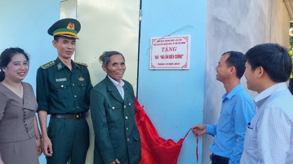 Đồn Biên phòng Cửa khẩu quốc tế Lao Bảo tổ chức khánh thành và bàn giao nhà “Mái ấm Biên cương”