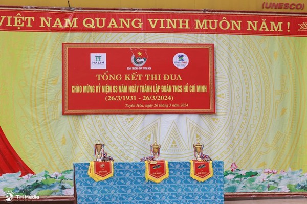 Đoàn trường THPT Tuyên Hoá ra sức thi đua, phấn đấu trong học tập và rèn luyện 