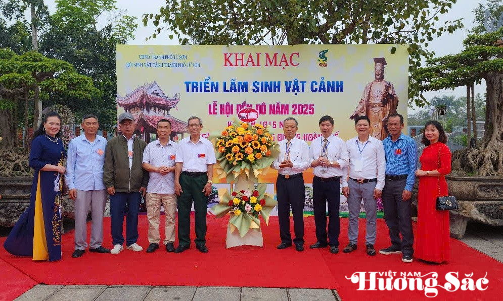 Nhân dịp kỷ niệm 1.015 năm ngày Đức vua Lý Thái Tổ đăng quang Hoàng đế, Lễ hội Đền Đô năm 2025 đã chính thức khai mạc tại thành phố Từ Sơn (Bắc Ninh), gắn kèm Triển lãm Sinh vật cảnh quy mô lớn quy tụ đỏ sự kiện văn hóa – nghệ thuật đặc sắc.