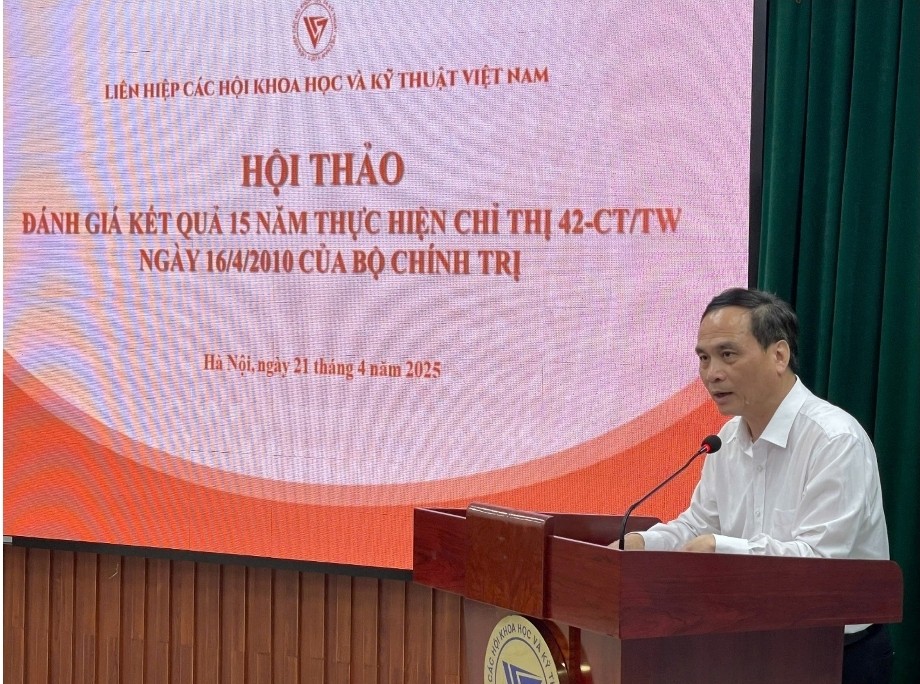 Phó Chủ tịch LHHVN Phạm Ngọc Linh, phát biểu khai mạc.