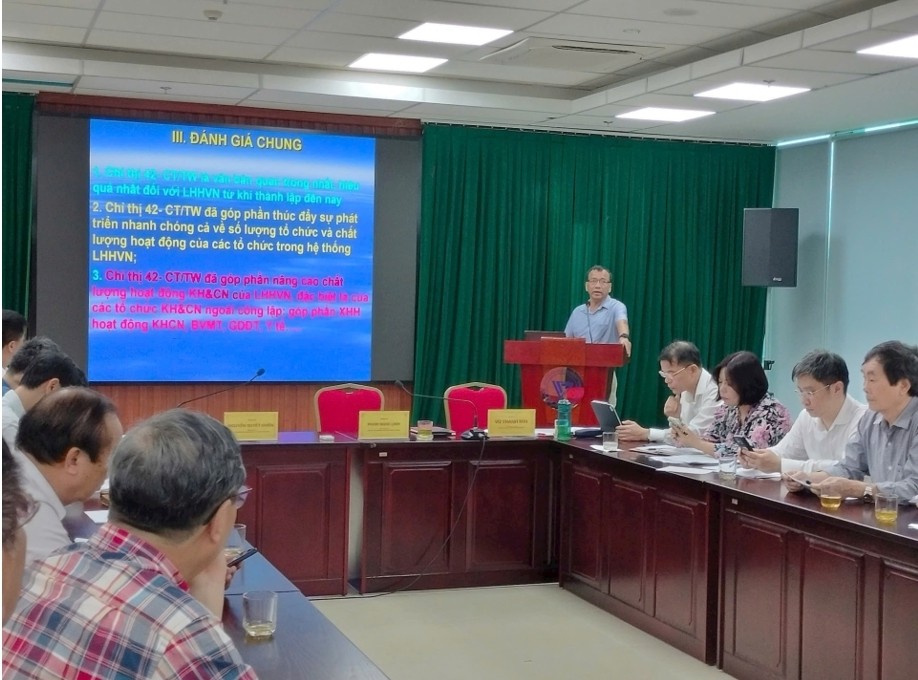 Phó Tổng Thư ký kiêm Trưởng Ban Khoa học và Hợp tác quốc tế LHHVN Lê Công Lương phát biểu.