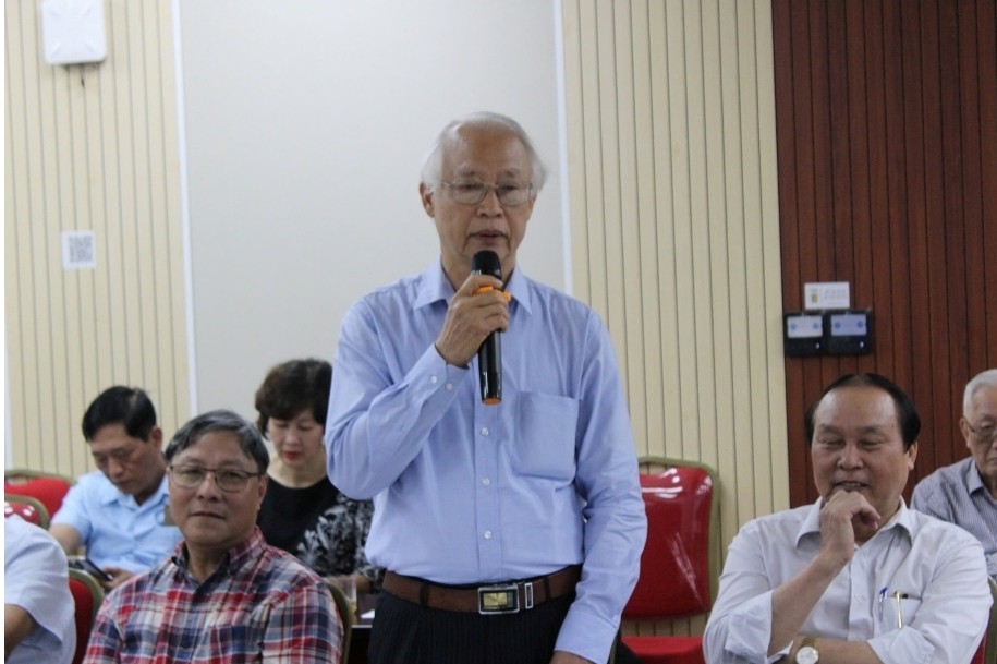 Nguyên Phó Chủ tịch LHHVN Phạm Văn Tân phát biểu.