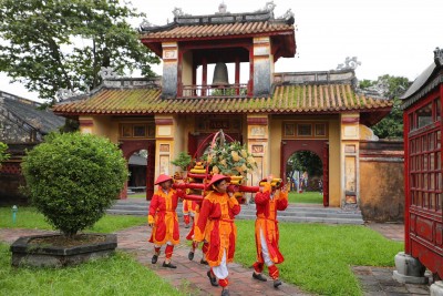 Rực rỡ sắc xuân ba miền tại Triển lãm cây kiểng, phong lan và đá cảnh Festival Huế 2025