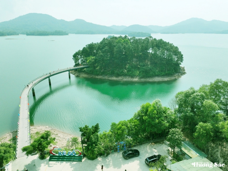 Hồ Kẻ Gỗ ở Hà Tĩnh: Vẻ đẹp kỳ vĩ giữa đại ngàn Trường Sơn