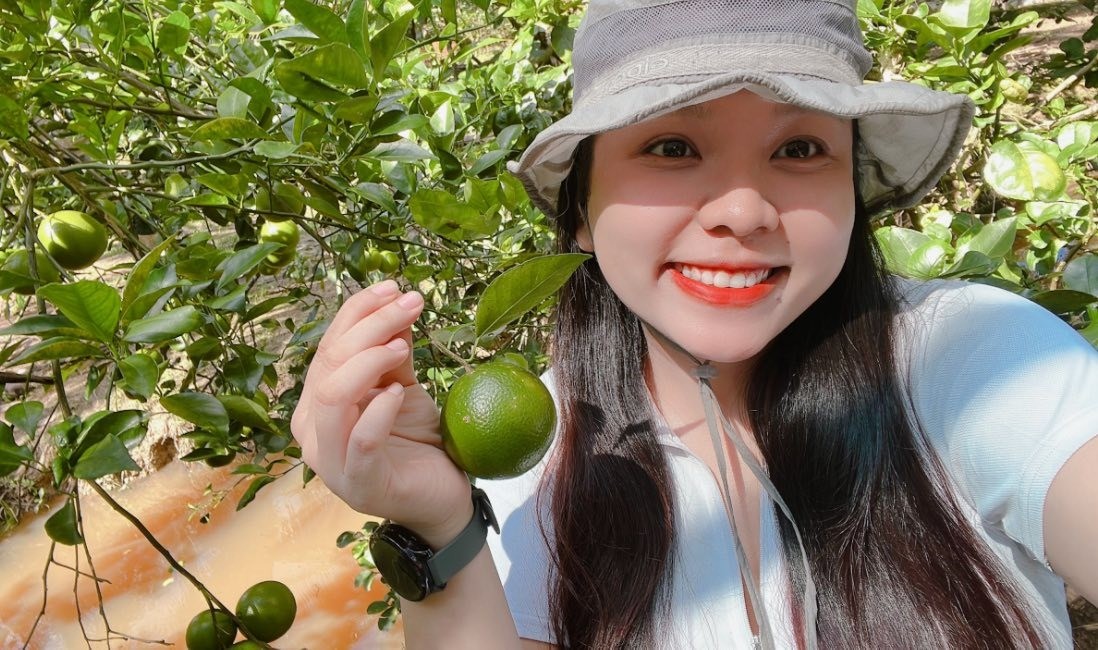 Mùa hè miền Tây trong ký ức: Trái chôm chôm đỏ và một khu vườn trĩu nỗi nhớ thương Mùa hè miền Tây trong ký ức: Trái chôm chôm đỏ và một khu vườn trĩu nỗi nhớ thương