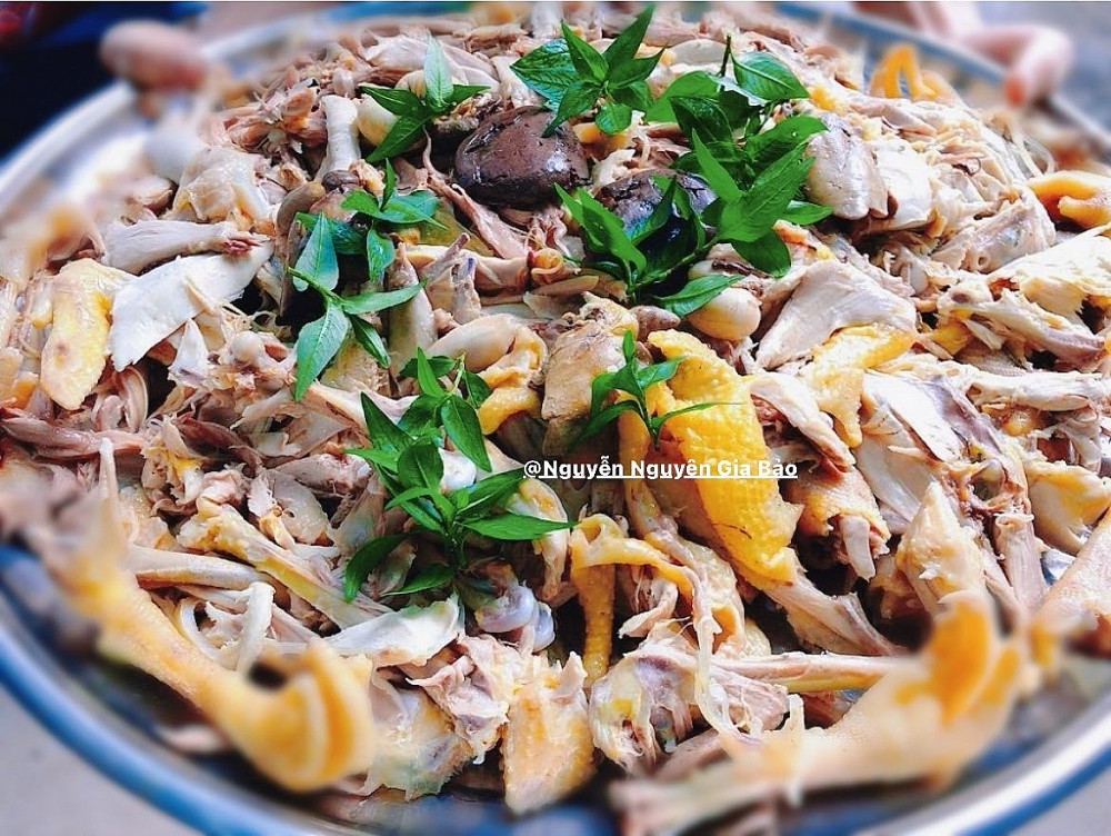Mùa hè miền Tây trong ký ức: Trái chôm chôm đỏ và một khu vườn trĩu nỗi nhớ thương Mùa hè miền Tây trong ký ức: Trái chôm chôm đỏ và một khu vườn trĩu nỗi nhớ thương