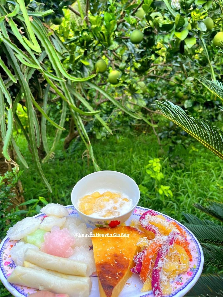 Mùa hè miền Tây trong ký ức: Trái chôm chôm đỏ và một khu vườn trĩu nỗi nhớ thương Mùa hè miền Tây trong ký ức: Trái chôm chôm đỏ và một khu vườn trĩu nỗi nhớ thương