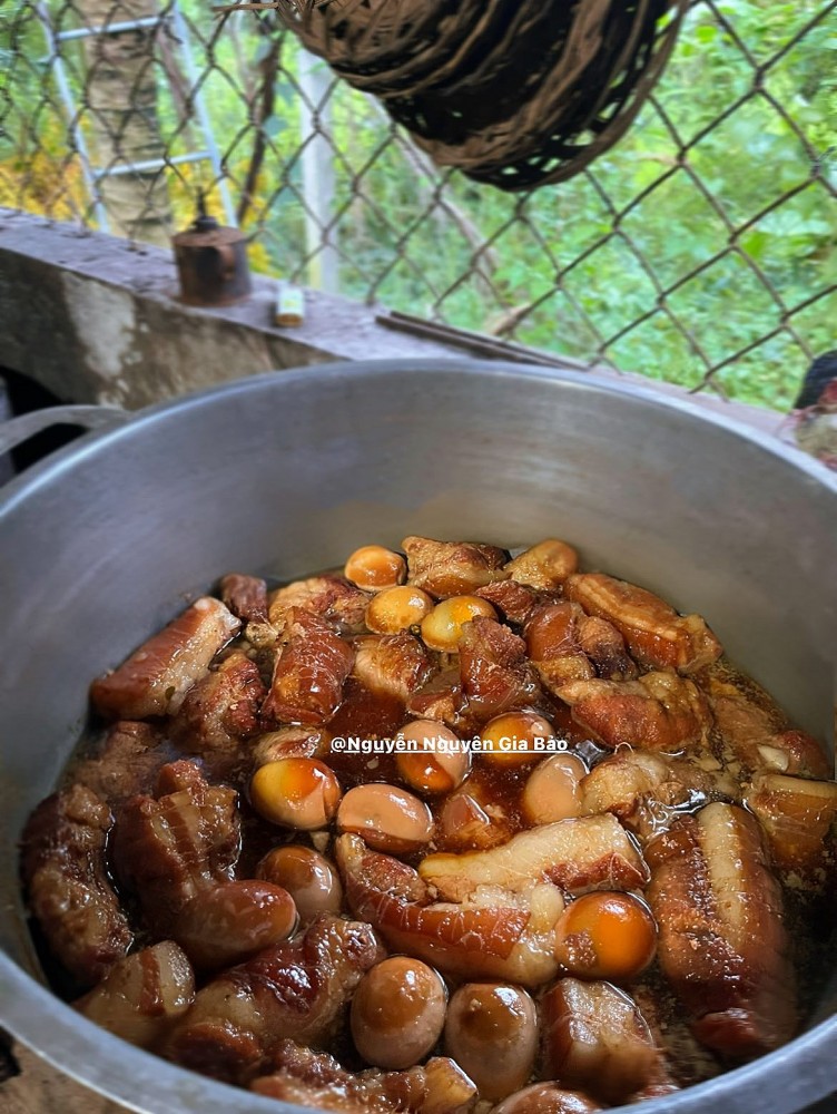 Mùa hè miền Tây trong ký ức: Trái chôm chôm đỏ và một khu vườn trĩu nỗi nhớ thương Mùa hè miền Tây trong ký ức: Trái chôm chôm đỏ và một khu vườn trĩu nỗi nhớ thương