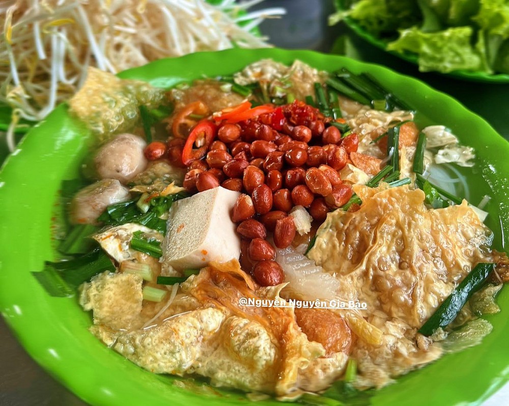 Mùa hè miền Tây trong ký ức: Trái chôm chôm đỏ và một khu vườn trĩu nỗi nhớ thương Mùa hè miền Tây trong ký ức: Trái chôm chôm đỏ và một khu vườn trĩu nỗi nhớ thương