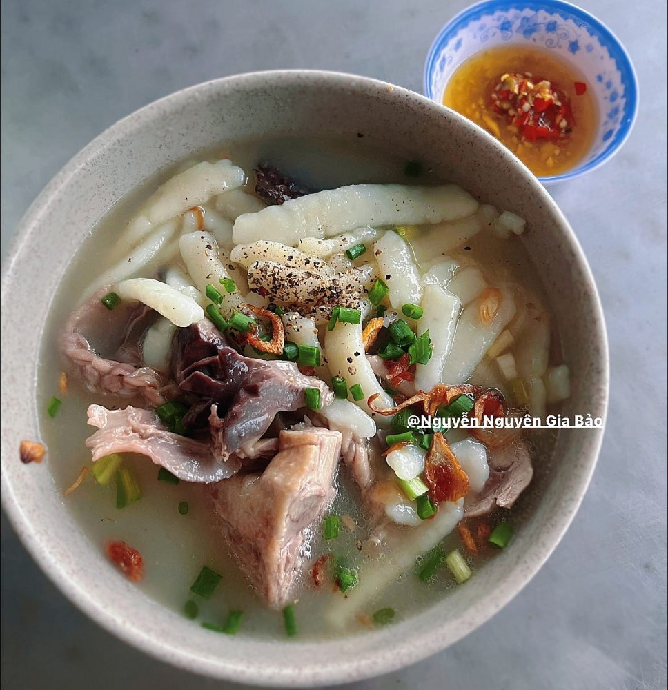 Mùa hè miền Tây trong ký ức: Trái chôm chôm đỏ và một khu vườn trĩu nỗi nhớ thương Mùa hè miền Tây trong ký ức: Trái chôm chôm đỏ và một khu vườn trĩu nỗi nhớ thương
