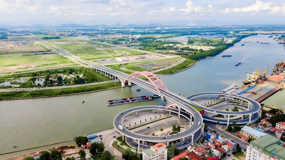 Hải Dương - Hải Phòng “về chung một nhà”: Khách đến vừa được ăn vải thiều, bánh đậu xanh, vừa thưởng thức chả rươi, nem cua bể