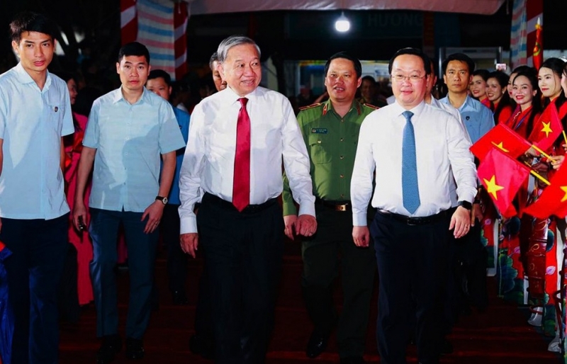 Tổng Bí thư Tô Lâm dự Lễ hội Làng Sen toàn quốc 2025 và khánh thành tượng đài “Bác Hồ về thăm quê”