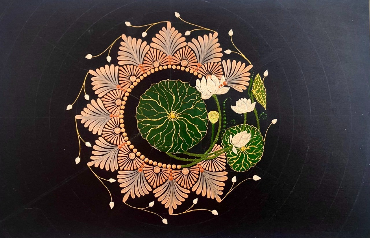 Mandala Sen và hành trình nở hoa từ những dấu chấm Mandala Sen và hành trình nở hoa từ những dấu chấm