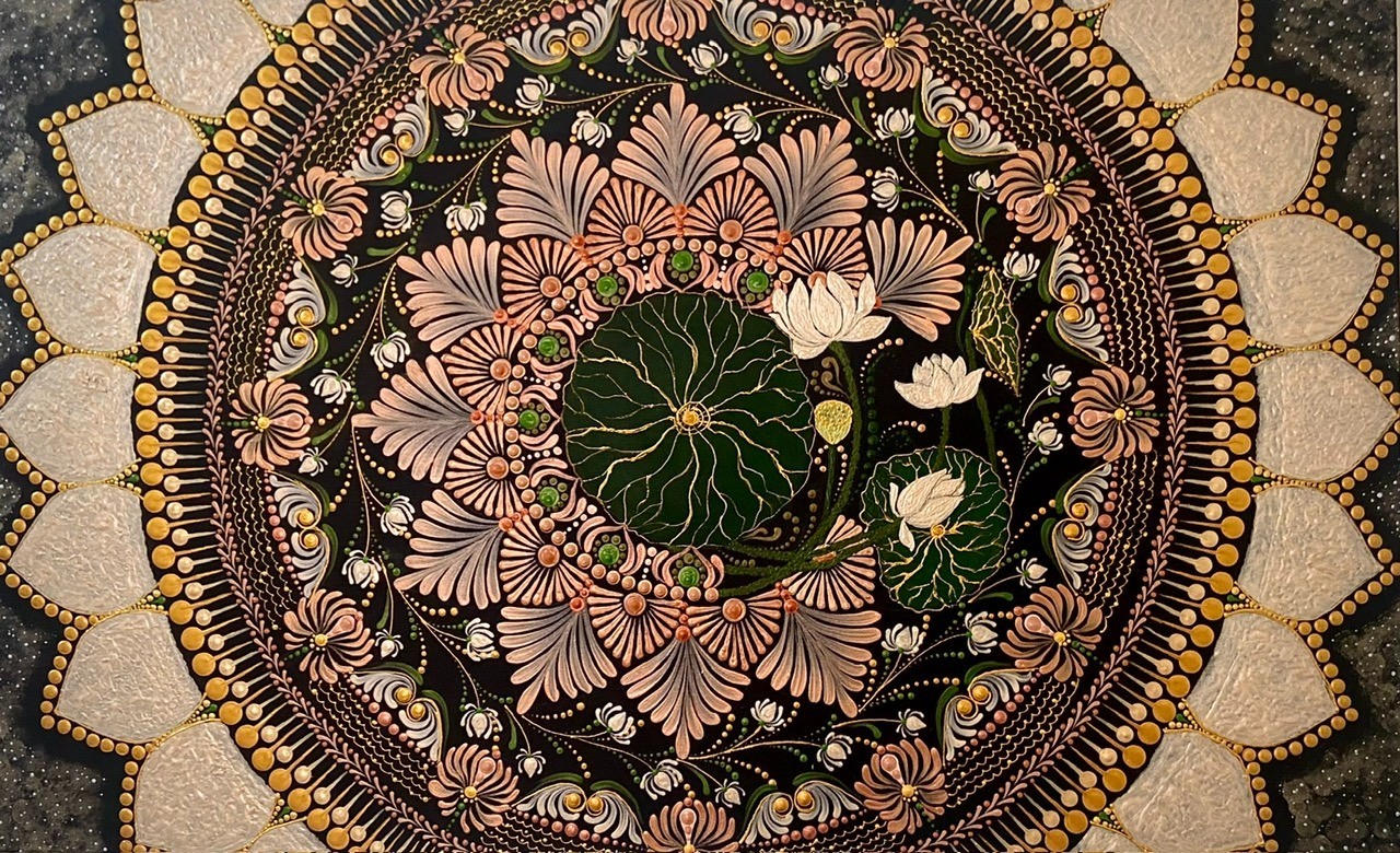 Mandala Sen và hành trình nở hoa từ những dấu chấm Mandala Sen và hành trình nở hoa từ những dấu chấm