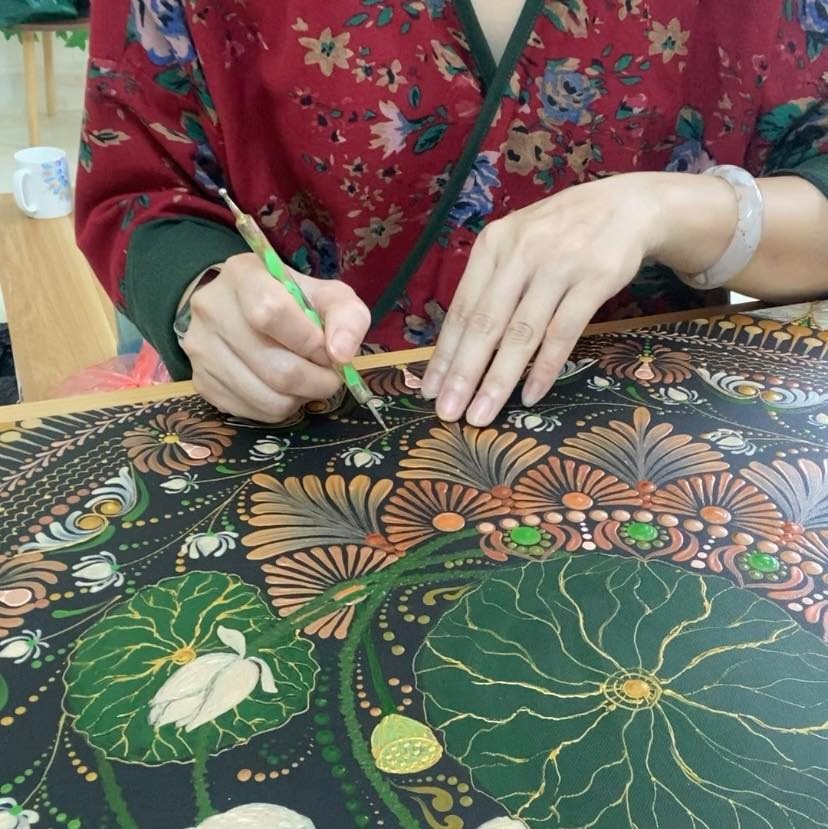 Mandala Sen và hành trình nở hoa từ những dấu chấm Mandala Sen và hành trình nở hoa từ những dấu chấm