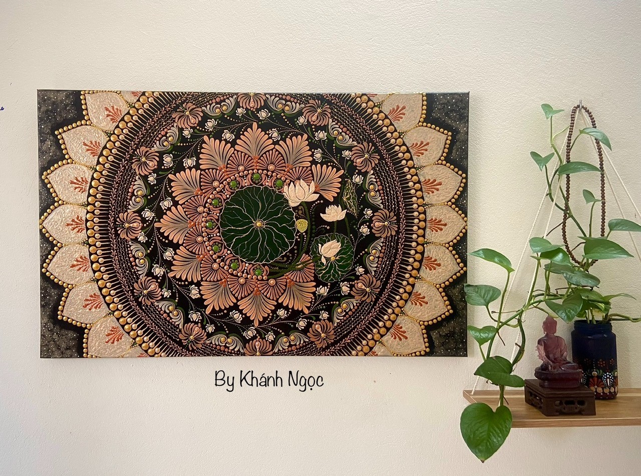 Mandala Sen và hành trình nở hoa từ những dấu chấm Mandala Sen và hành trình nở hoa từ những dấu chấm