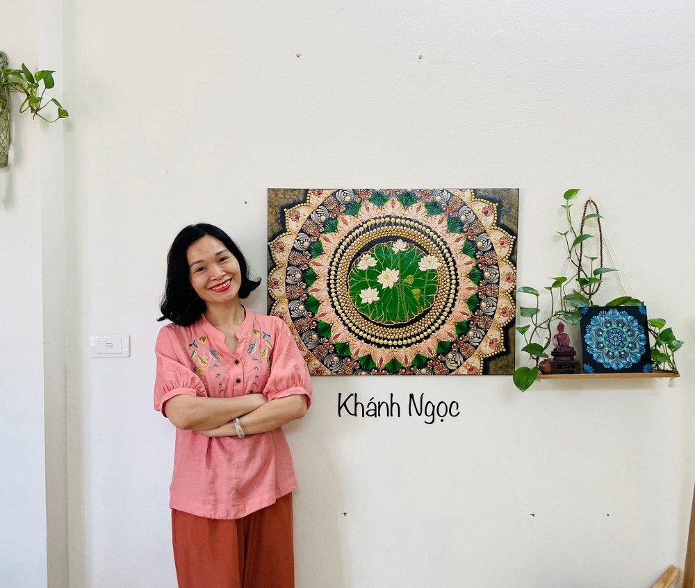 Mandala Sen và hành trình nở hoa từ những dấu chấm Mandala Sen và hành trình nở hoa từ những dấu chấm