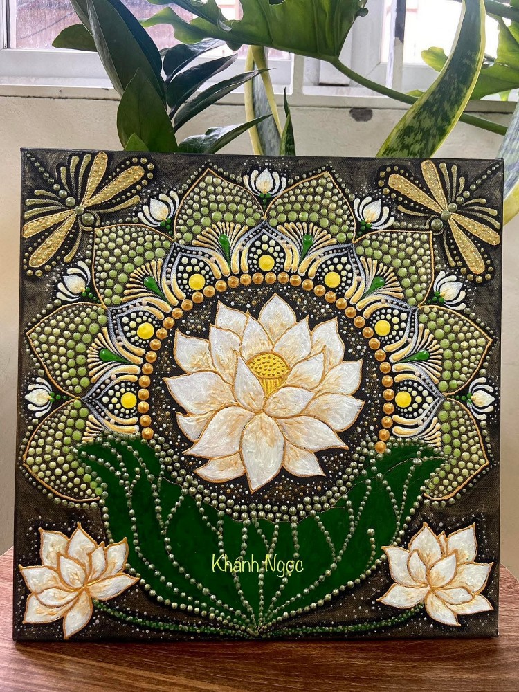 Mandala Sen và hành trình nở hoa từ những dấu chấm Mandala Sen và hành trình nở hoa từ những dấu chấm