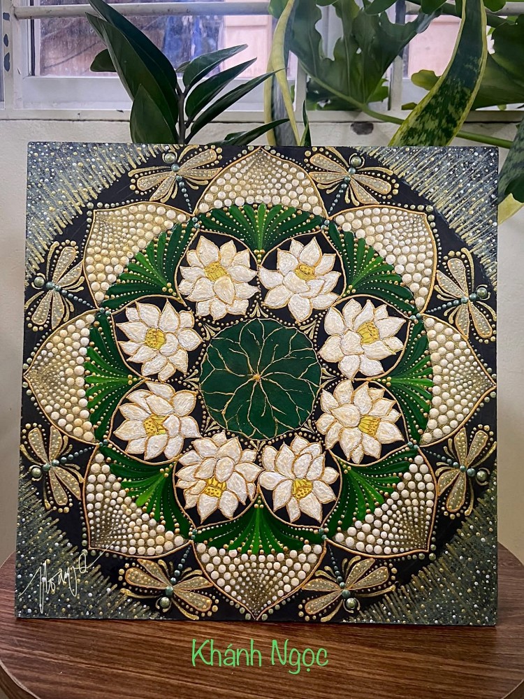 Mandala Sen và hành trình nở hoa từ những dấu chấm Mandala Sen và hành trình nở hoa từ những dấu chấm