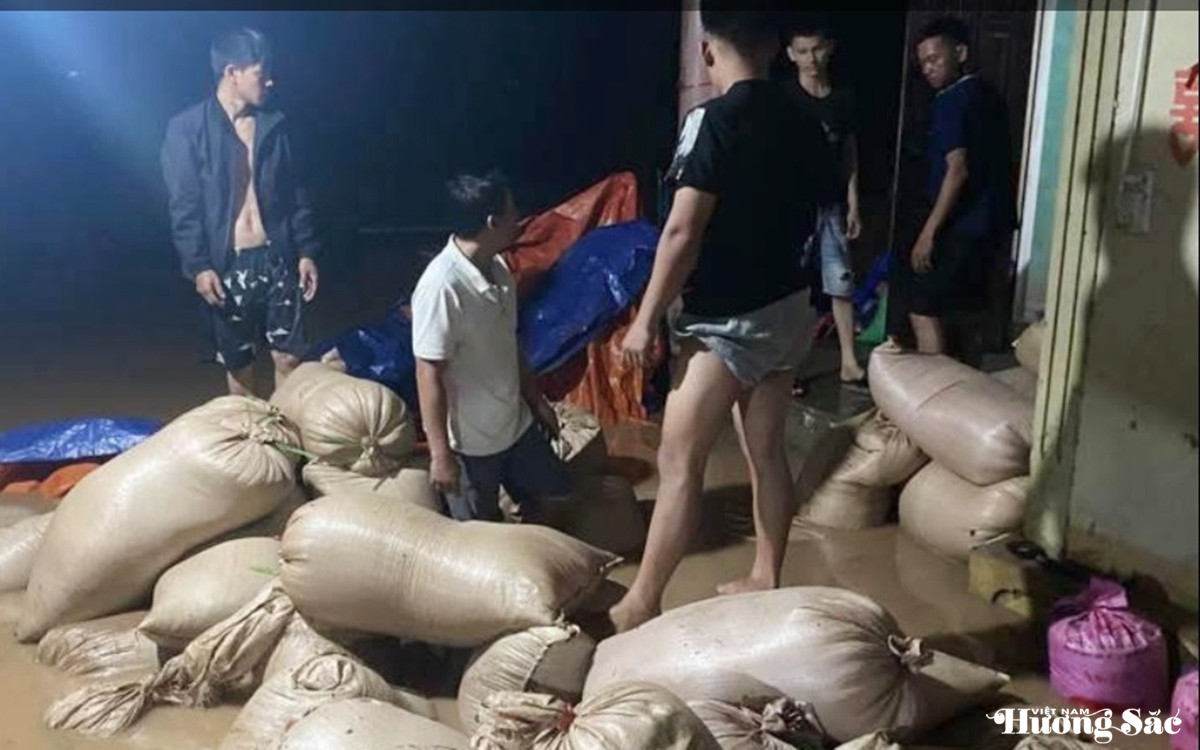 Lũ bất thường trái mùa, bà con nông dân thiệt hại nặng nề