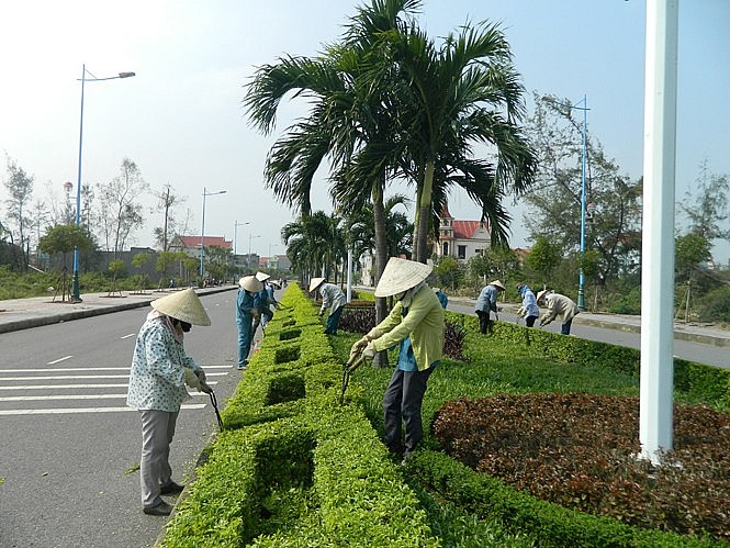 Tỉnh Quảng Nam thực hiện dự án chăm sóc hoa viên, cây xanh, thảm cỏ có trị giá hơn 2,1 tỷ đồng