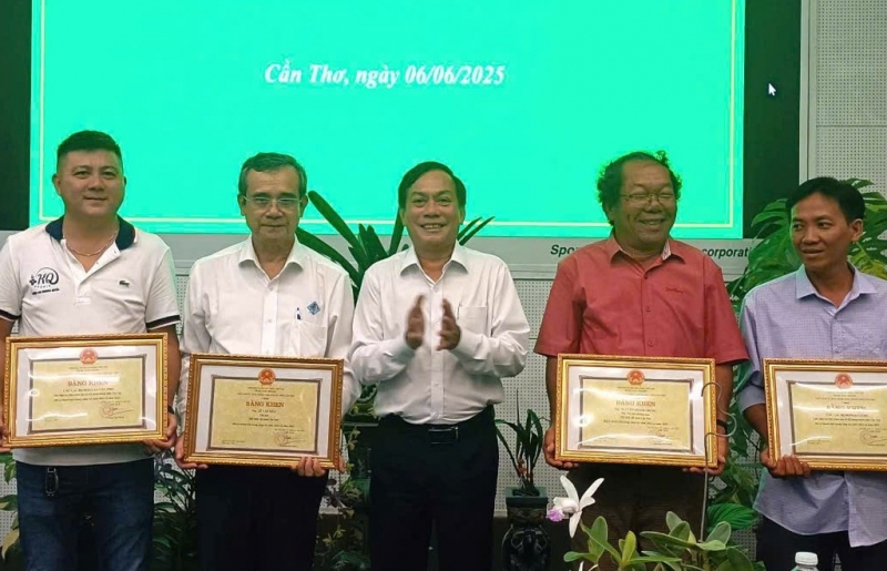 Cần Thơ: Tôn vinh nghệ nhân và nhà vườn sinh vật cảnh tiêu biểu năm 2024