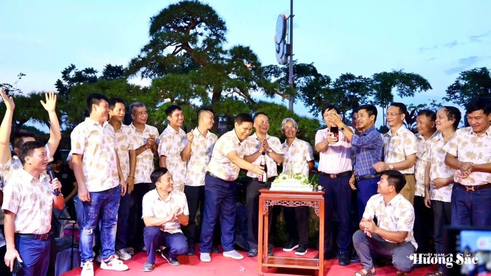 Câu lạc bộ Bonsai Đầm Trành: Bảo tồn, hội nhập và sáng tạo Câu lạc bộ Bonsai Đầm Trành: Bảo tồn, hội nhập và sáng tạo