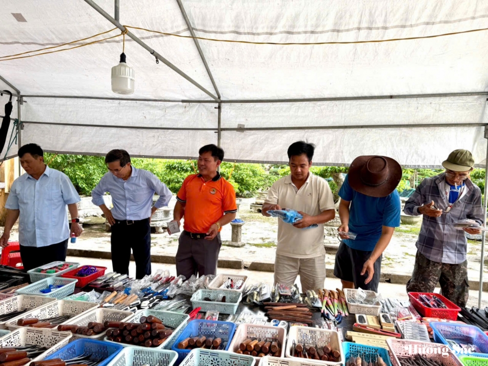 Xưởng sản xuất dụng cụ cây cảnh Anh Ngọc: Nơi tiếp lửa truyền thống đến đam mê nghề nghiệp