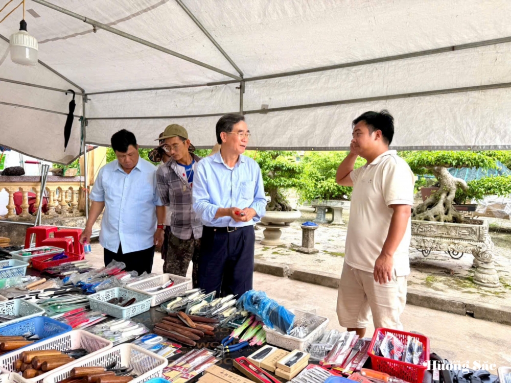Xưởng sản xuất dụng cụ cây cảnh Anh Ngọc: Nơi tiếp lửa truyền thống đến đam mê nghề nghiệp