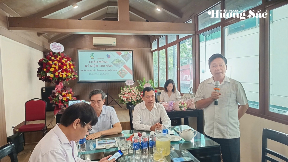 Tạp chí Việt Nam hương sắc kỷ niệm 100 năm Ngày Báo chí Cách mạng Việt Nam