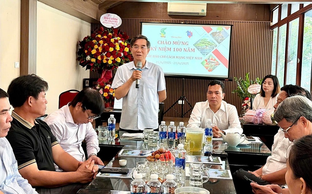 Tạp chí Việt Nam hương sắc kỷ niệm 100 năm Ngày Báo chí Cách mạng Việt Nam