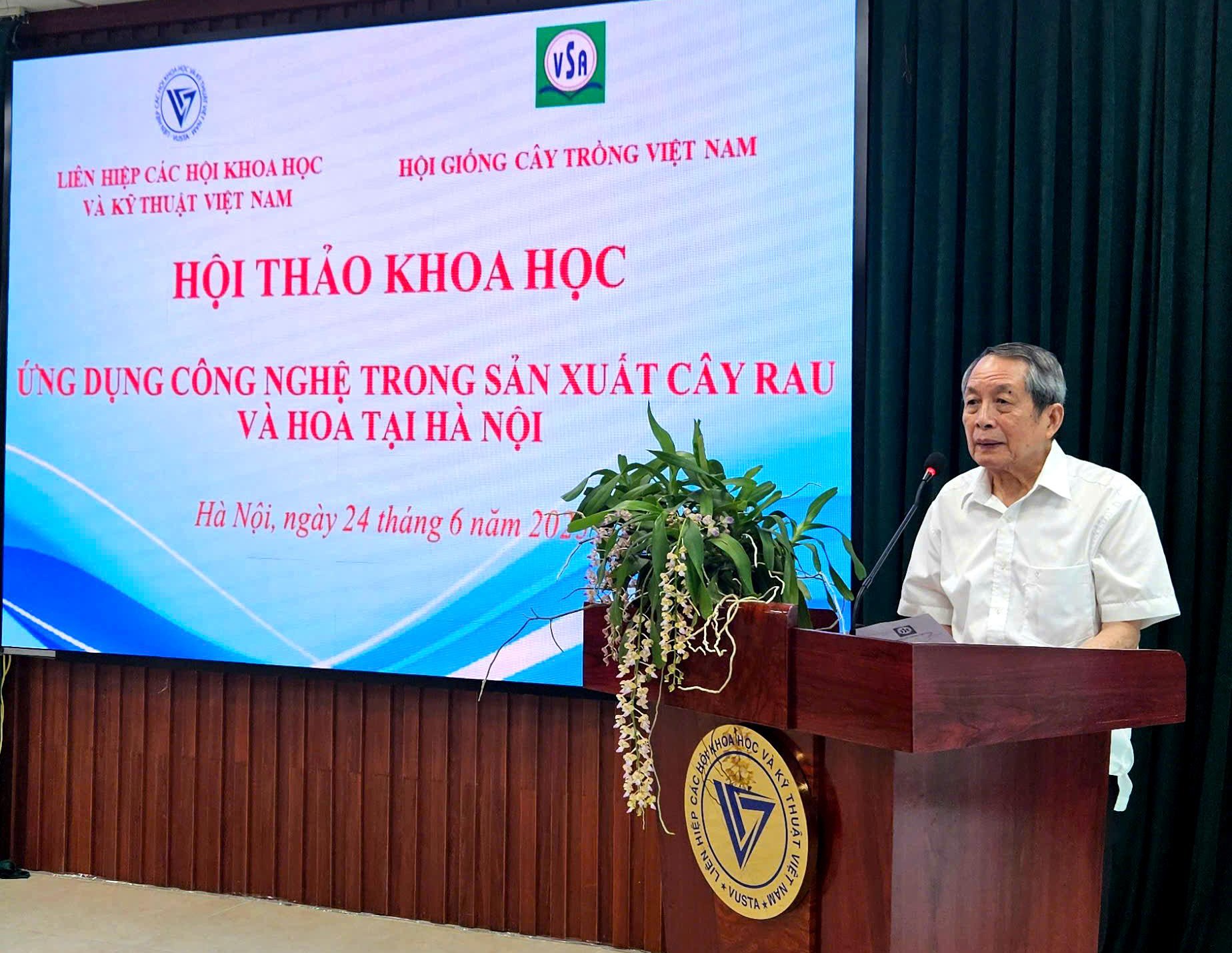 Hà Nội: Hội thảo tìm lời giải công nghệ trong sản xuất rau và hoa