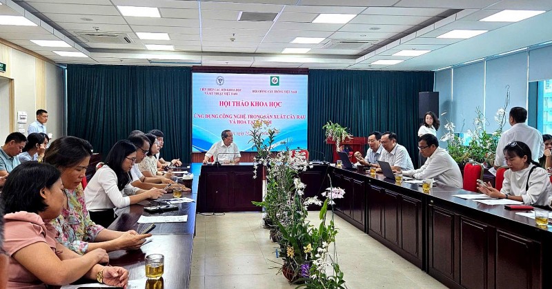 Hà Nội: Hội thảo tìm lời giải công nghệ trong sản xuất rau và hoa