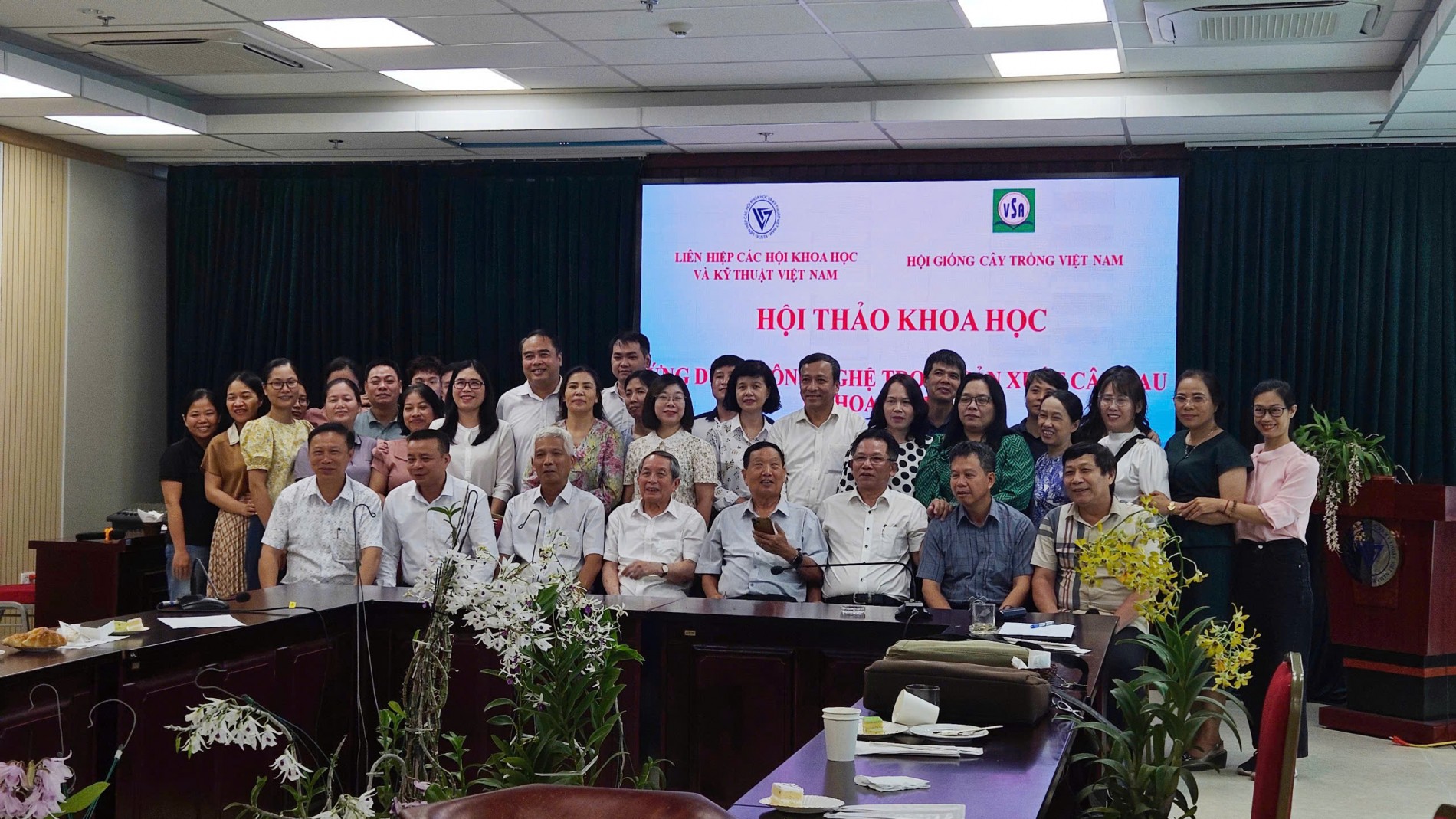 Hà Nội: Hội thảo tìm lời giải công nghệ cho sản xuất rau và hoa