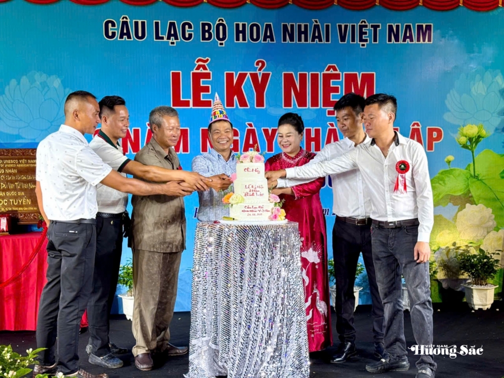 CLB Hoa Nhài Việt Nam kỷ niệm 2 năm thành lập: Xây nền vững – Dựng tầm cao CLB Hoa Nhài Việt Nam kỷ niệm 2 năm thành lập: Xây nền vững – Dựng tầm cao