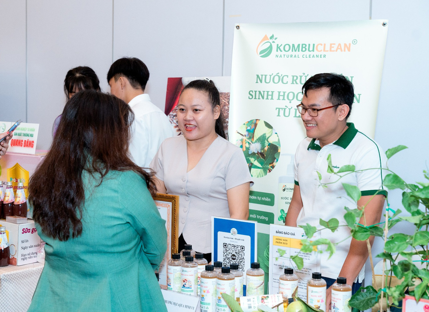 Từ chiếc lá tưởng như bỏ đi, nữ nhân viên văn phòng khởi nghiệp với nước rửa chén sinh học