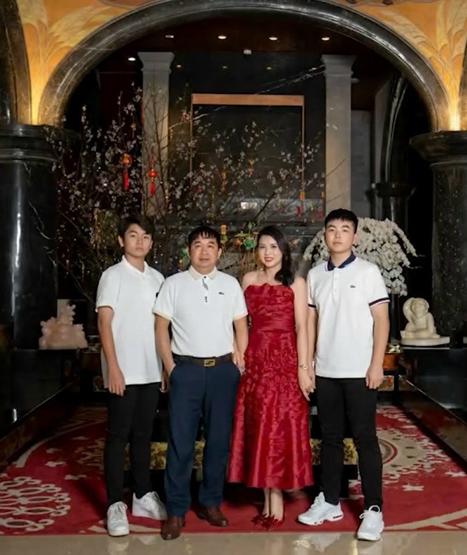“Ngỡ là bê tông, hóa ra đá nguyên khối: Lâu đài đá 3.000m² chồng xây suốt 14 năm để tặng vợ”