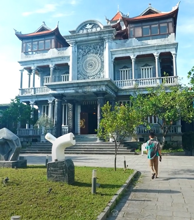 “Ngỡ là bê tông, hóa ra đá nguyên khối: Lâu đài đá 3.000m² chồng xây suốt 14 năm để tặng vợ”