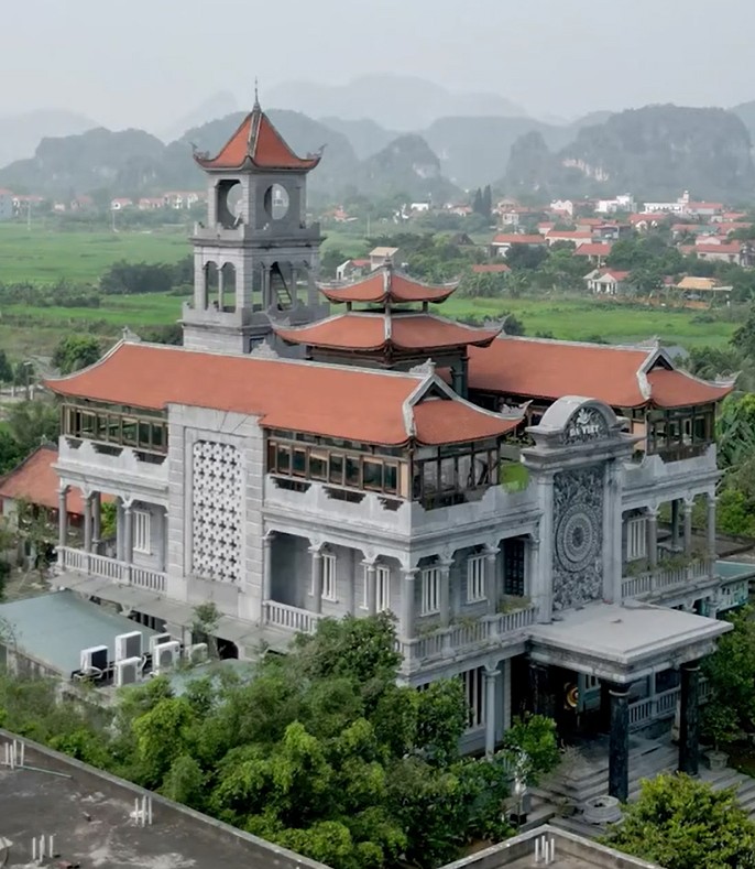 “Ngỡ là bê tông, hóa ra đá nguyên khối: Lâu đài đá 3.000m² chồng xây suốt 14 năm để tặng vợ”