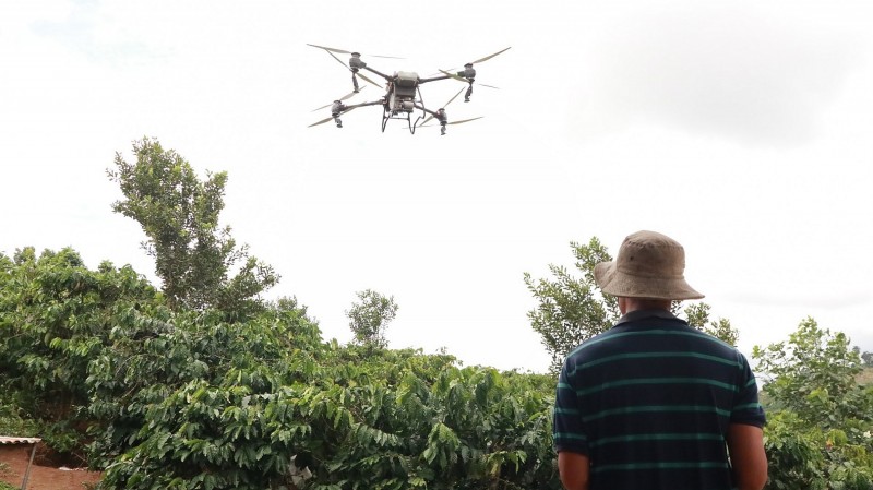 Nông dân Việt ứng dụng drone: Tăng hiệu quả, tiết kiệm sức lao động