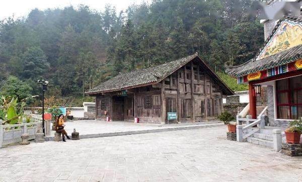 Ngôi nhà cổ bằng gỗ quý trị giá 3.000 tỷ đồng: Trăm năm không mục, vẫn tỏa hương như mới