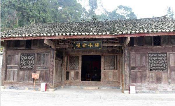 Ngôi nhà cổ bằng gỗ quý trị giá 3.000 tỷ đồng: Trăm năm không mục, vẫn tỏa hương như mới
