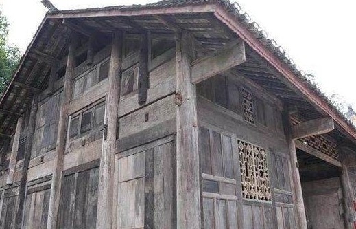 Ngôi nhà cổ bằng gỗ quý trị giá 3.000 tỷ đồng: Trăm năm không mục, vẫn tỏa hương như mới