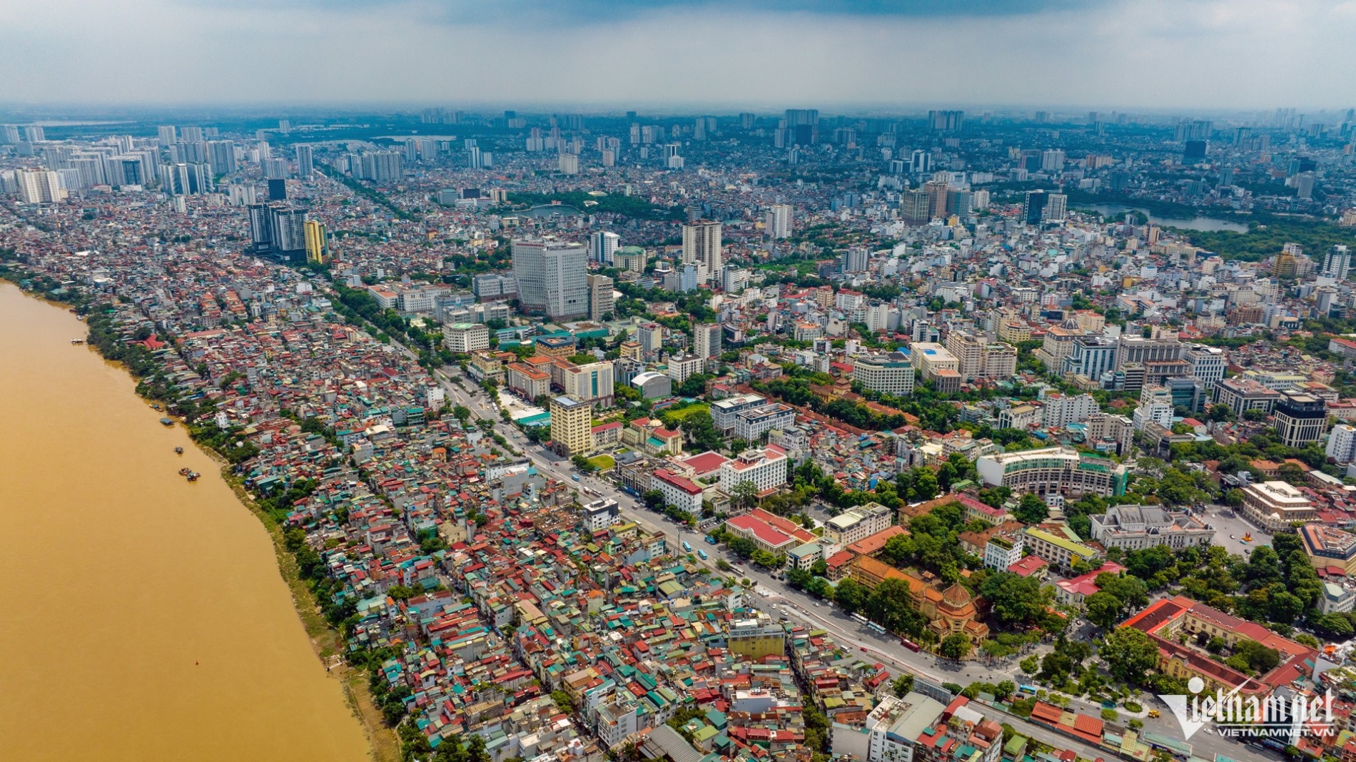 Hà Nội: Gia tăng sử dụng xe điện – Hạ tầng chưa theo kịp, lo ngại rác thải, pin cũ và an toàn cháy nổ
