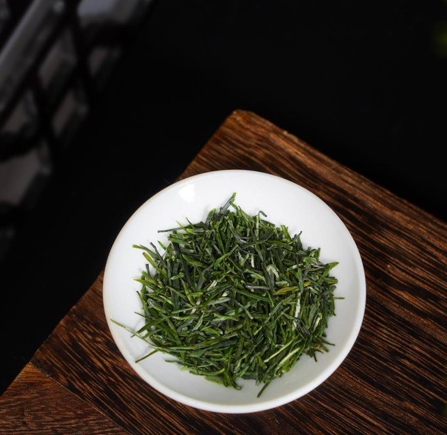 Bỏ phố về quê, người đàn ông đổi đời nhờ lá trà cổ bán giá 27 triệu/kg