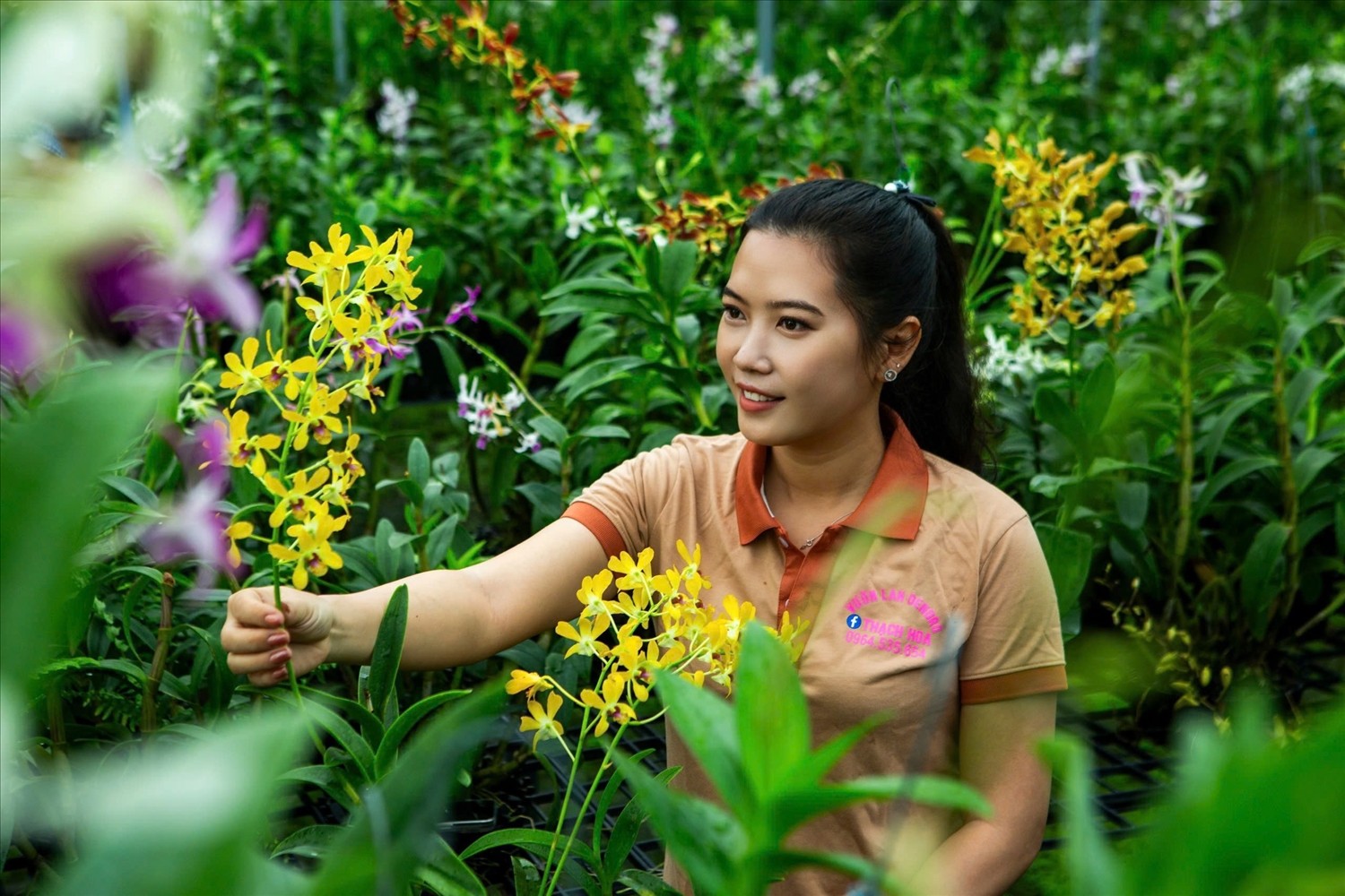 Người phụ nữ Khmer “thổi hồn” dòng lan 