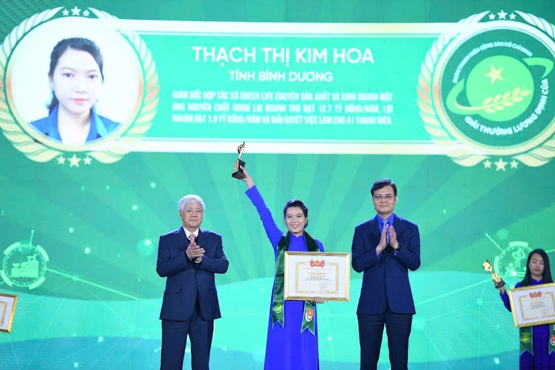 Người phụ nữ Khmer “thổi hồn” dòng lan 