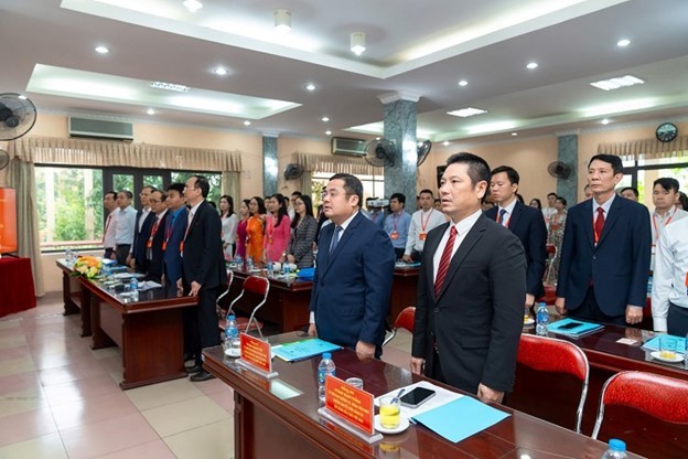 Đến dự đại hội có đồng chí Phùng Quang Hiệp – Uỷ viên BCH Đảng bộ Chính phủ, Bí thư Đảng uỷ, Chủ tịch HĐTV Tập đoàn Hoá chất Việt Nam (Vinachem); đồng chí Hoàng Mạnh Thắng – Ủy viên BTV, Thành viên HĐTV, Trưởng Ban Tổ chức Đảng uỷ Vinachem cùng 108 đảng viên Công ty CP Phân lân nung chảy Văn Điển.